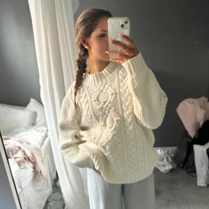 Tröja - Jättefin kabelstickad tröja från Lager 157 som har hållit kvalite helt fantastiskt! Men används tyvärr inte längre❤️