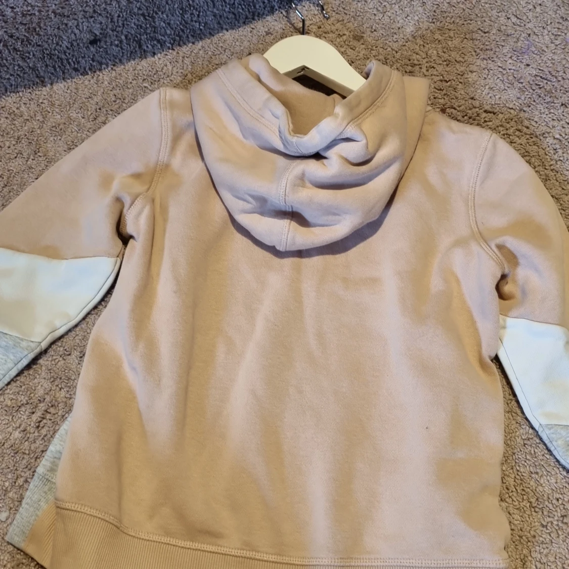 Säljer min gammla hoodie pga att den inte passar mig💕 - 90