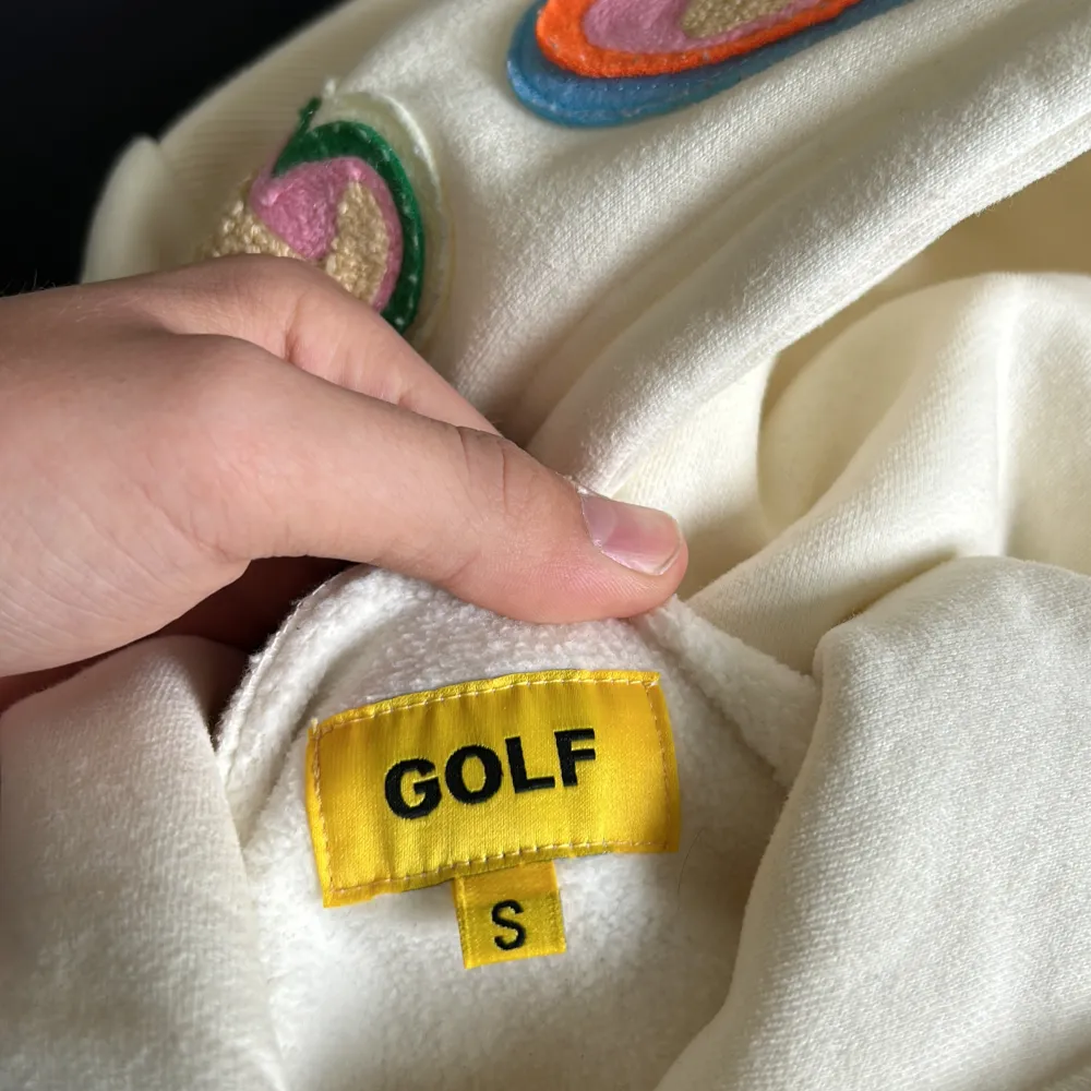 Säljer denna golf wang hoodie som är använd mindre än 10 ggr, storlek S men oversized o kan passa M. Hoodies.