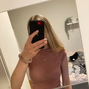 Rosa tröja från Gina tricot💗 - Sparsamt använd