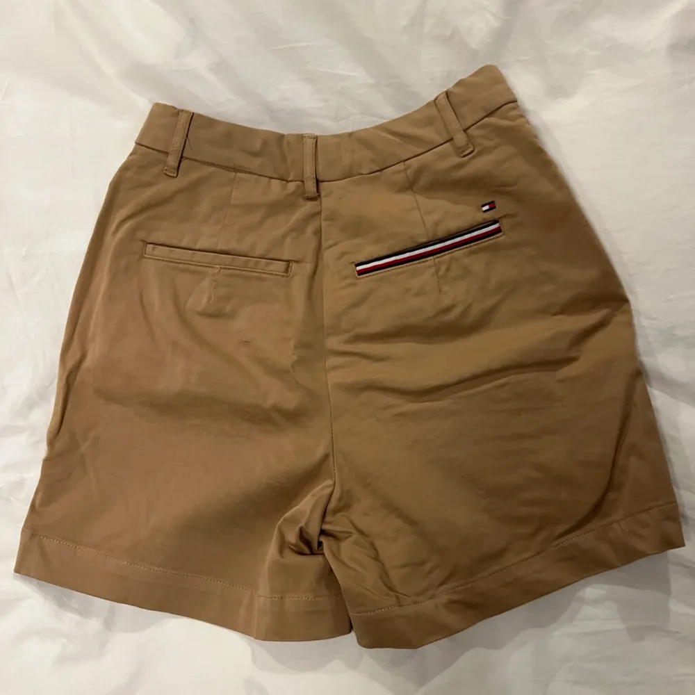 Jättesköna shorts från Tommy hilfiger, materialet är verkligen så mjukt, passar storlek xs/s. Shorts.