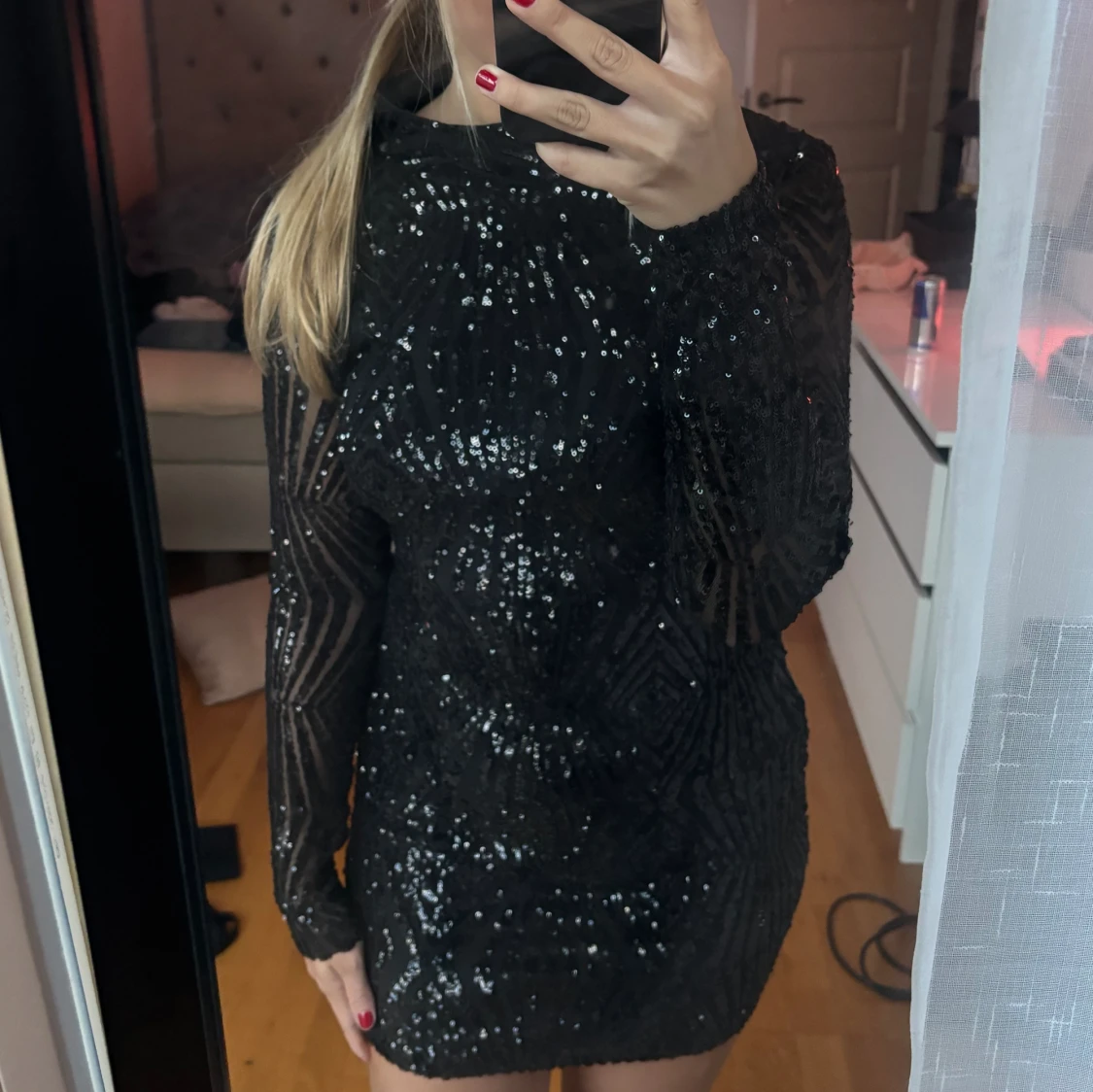 Svart paljettklänning - 90