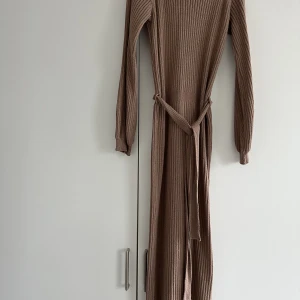 Stickad klänning - Stickad klänning från Bubbleroom