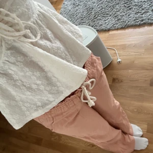 Helt nya roxy byxor! - Säljer mina helt oanvända roxy linnebyxor! Perfekt till sommaren🩷 