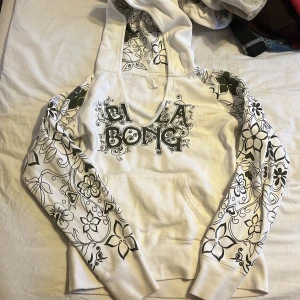 Hoodie  - Tröja som inte kommer till användning. Bra skick använd ca 3 gånger. Tryck inte på köp nu. 