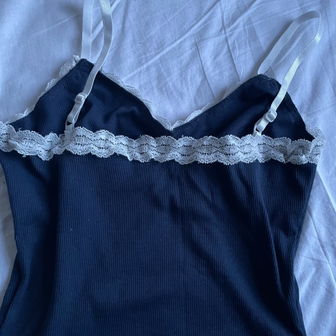 Marinblå spetslinne  - 90