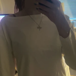 Båturringad tröja  - En väldigt fin långärmad tröja som är båturringad 💕💖 Är aldrig använd!