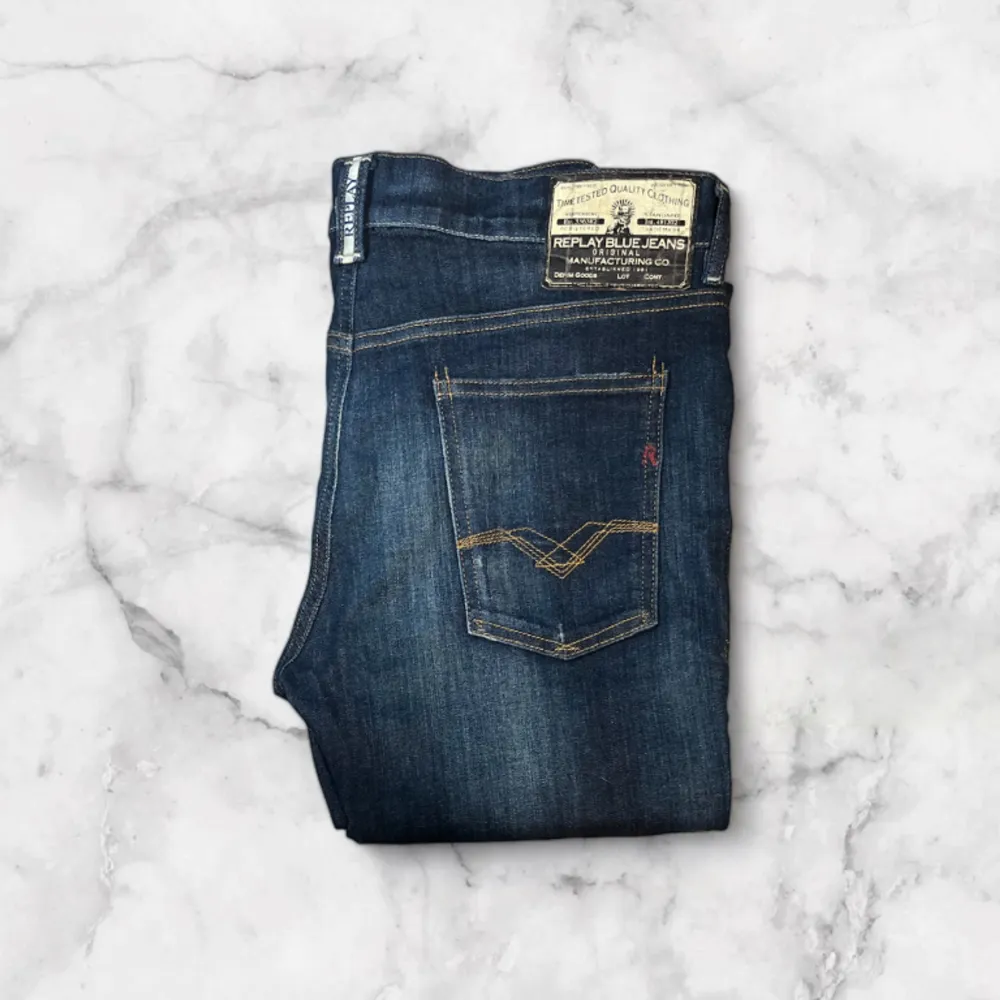 Väldigt feta Replay jeans! Modell: Replay Slimpar som liknar Anbass  Skick: 9.5/10  Storlek: W30/L32    Kontakta vid fler frågor eller funderingar🤝. Jeans & Byxor.