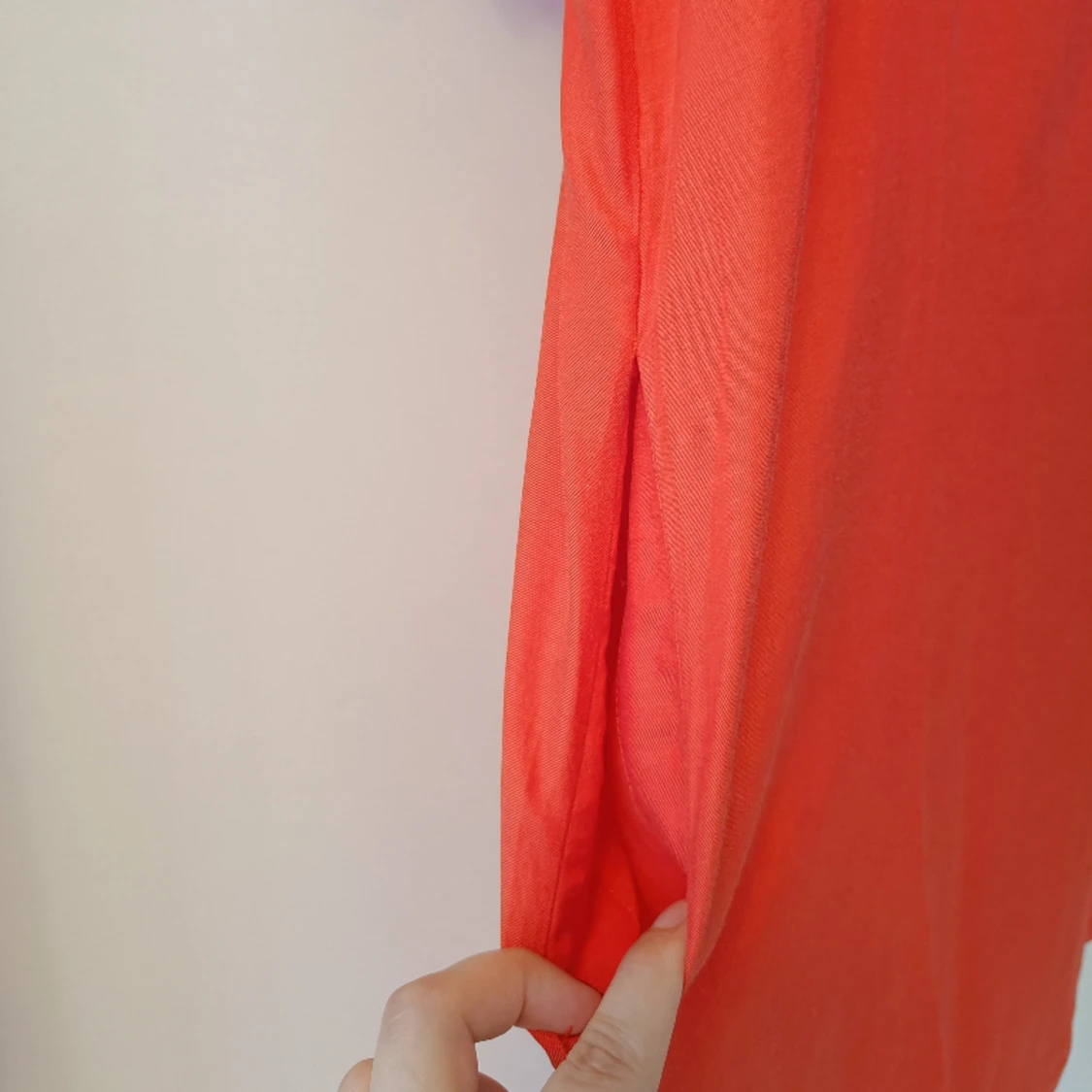 Röd midiklänning från COS - 90