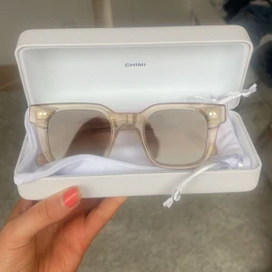 chimis  - Helt oanvända chimis i 04 ecru! Jötte fina och passar alla😍 är öppen för byten och prisförslag, alla tillbehör och lådor tillkommer!!