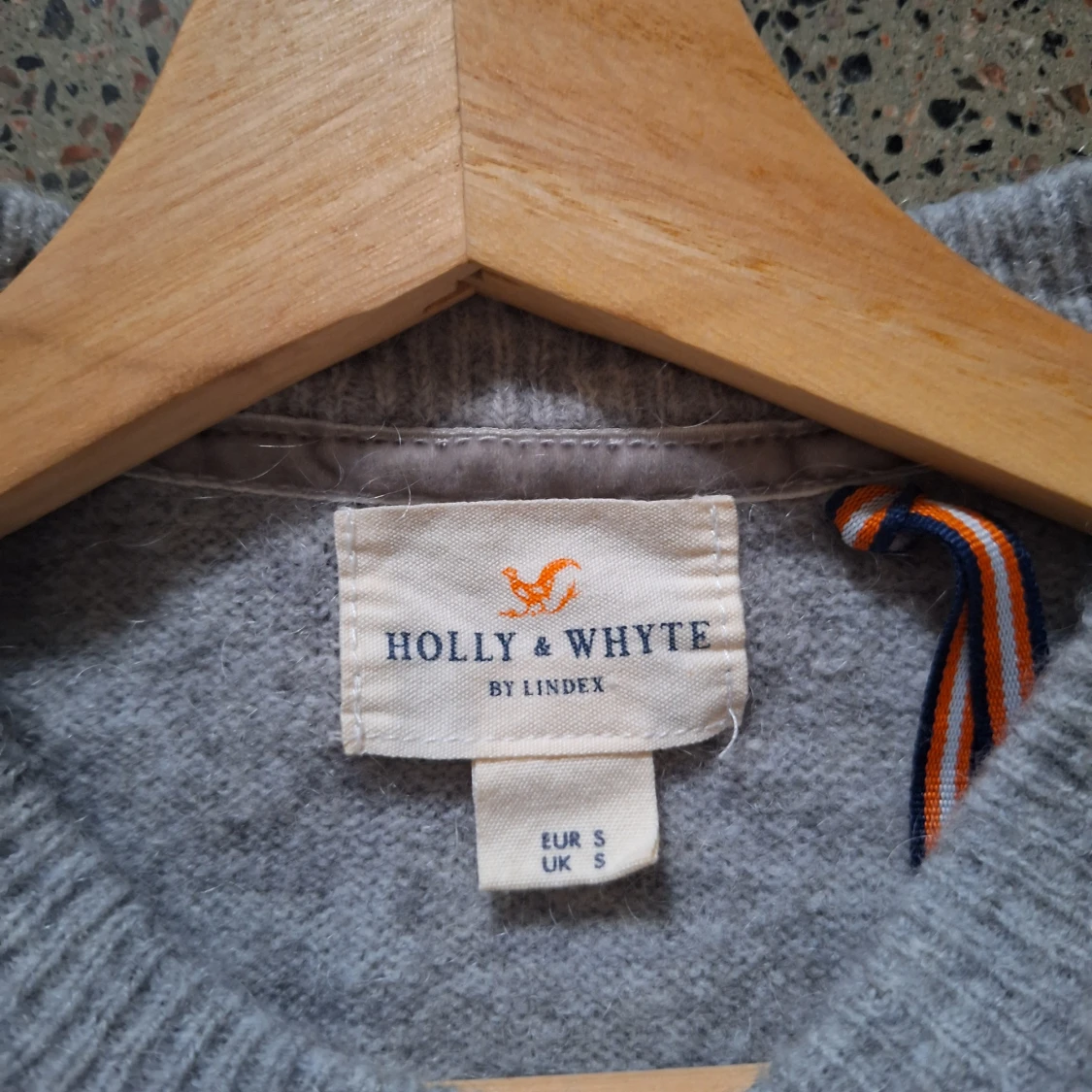 Grå stickadkofta  - 91