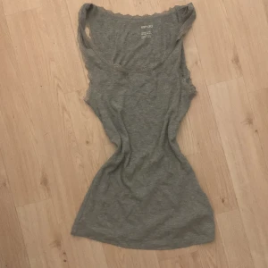 Topp - Jätte gullig spets linne💘✨