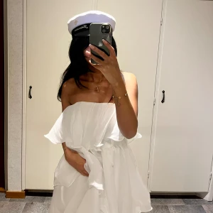 Volang klänning - Suuuperfin volang klänning, perfekt till studenten, endast testad!💘💌🌺💞☁️