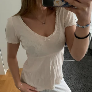 Odd Molly topp - Säljer denna superfina Odd Molly toppen!!💕💕perfekt nu till våren, i superfint skick💕