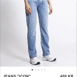 Saljer ICON jeans storlek M fran 157. Helt nya aldrig anända. Dessa jeans är helt nya aldrig rörda nästan, säljs för 30 dagars öppetköp passerat. Färgen är exakt som pà bilden och deras hemsida. Skriv för fler bilder eller funderingar ;)