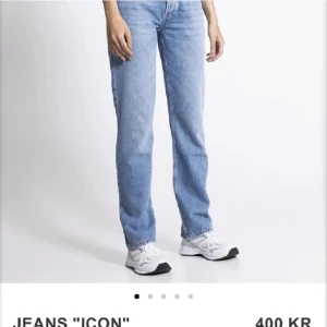 HELT NYA 157 jeans tjej - Saljer ICON jeans storlek M fran 157. Helt nya aldrig anända. Dessa jeans är helt nya aldrig rörda nästan, säljs för 30 dagars öppetköp passerat. Färgen är exakt som pà bilden och deras hemsida. Skriv för fler bilder eller funderingar ;)