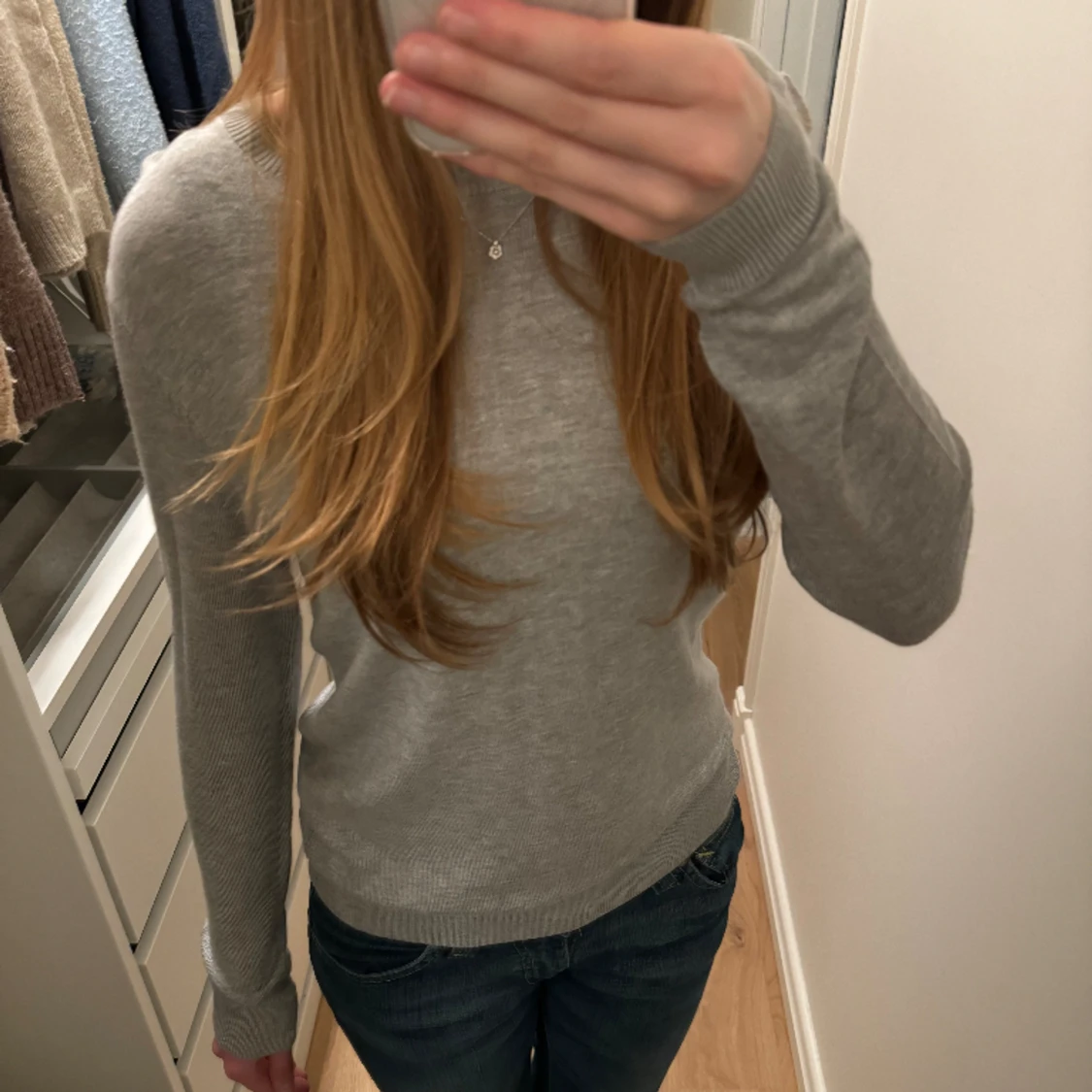 Tunn grå stickad tröja