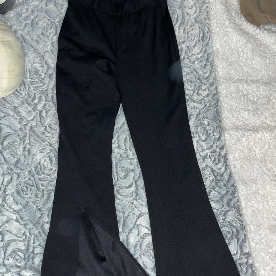 Sköna kostymbyxor med slit