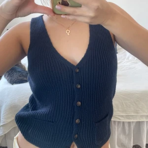 Stickad väst från Brandy - Aldrig använd väst/topp från Brandy Melville 