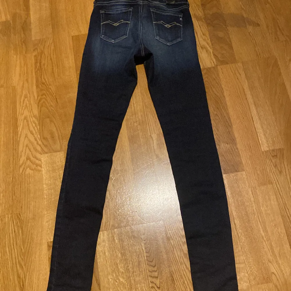 Dessa är för små och vill sälja. Org pris 999 mitt pris 239 inga defekter.. Jeans & Byxor.
