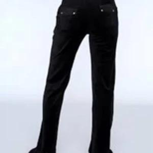 Juicy Couture byxor  - Säljer ett par Juicy byxor, andvända fast i väldigt bra skick!