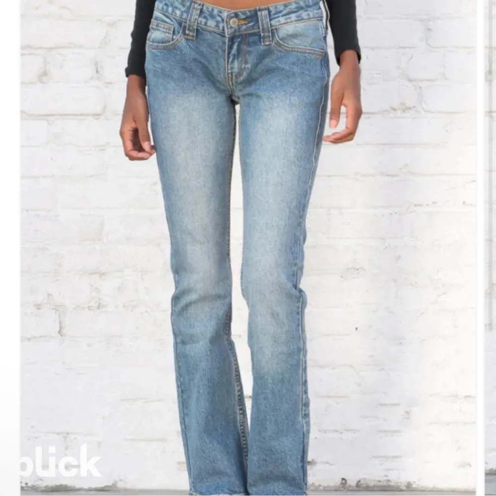 svinsnygga jeans från Brandy, tyvärr lite förstora för mig 🩷 Tveka inte att skriva om du har någon fråga! Utmärkt skick! PRIS ÄR DISKUTERBART!!. Jeans & Byxor.