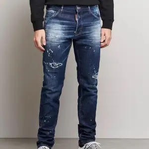 Säljer dessa snygga jeans då dom inte kommer till användning mer, inköpta för ca 6månader sen men använt dom Max 10ggr, mycket fint skick! Nypris: 5273kr Mitt pris snabb affär 1000