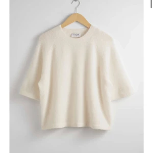 Otherstories tröja - Kortärmad stickad tröja från otherstories. Storlek S