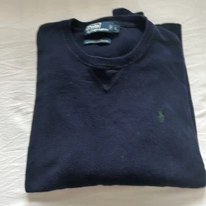 Ralph lauren tröja bra skick - Klassisk bommulströja från RL. Säljer då den knappt använda. Skick 9/10
