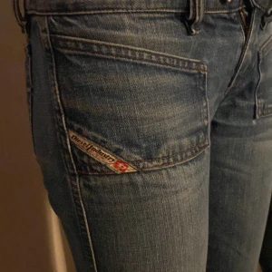 Diesel jeans - Säljer dessa as snygga diesel jeans, köpte de på Plick för ca ett år sen men har knappast änvänt de för de var för små på mig! Den ända defekten är en slitning som inte syns när man har på sig de💖