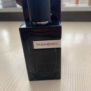Ysl y edp - Fräsch och sexig doft, säljer pga att har redan många fräscha dofter.