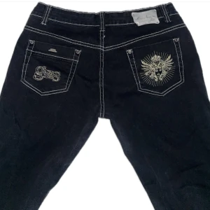 Y2k utsvängda jeans  - Jätte snygga lågmidjade,bootcut jeans i storlek S🤩 midjemått 38 tvärsöver innerben- 80