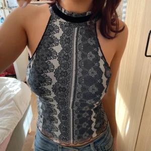 Festtopp - Finaste halterneck toppen som jag brukar använda som tubtopp i stället💖 älskar men har blivit lite liten för mig💖