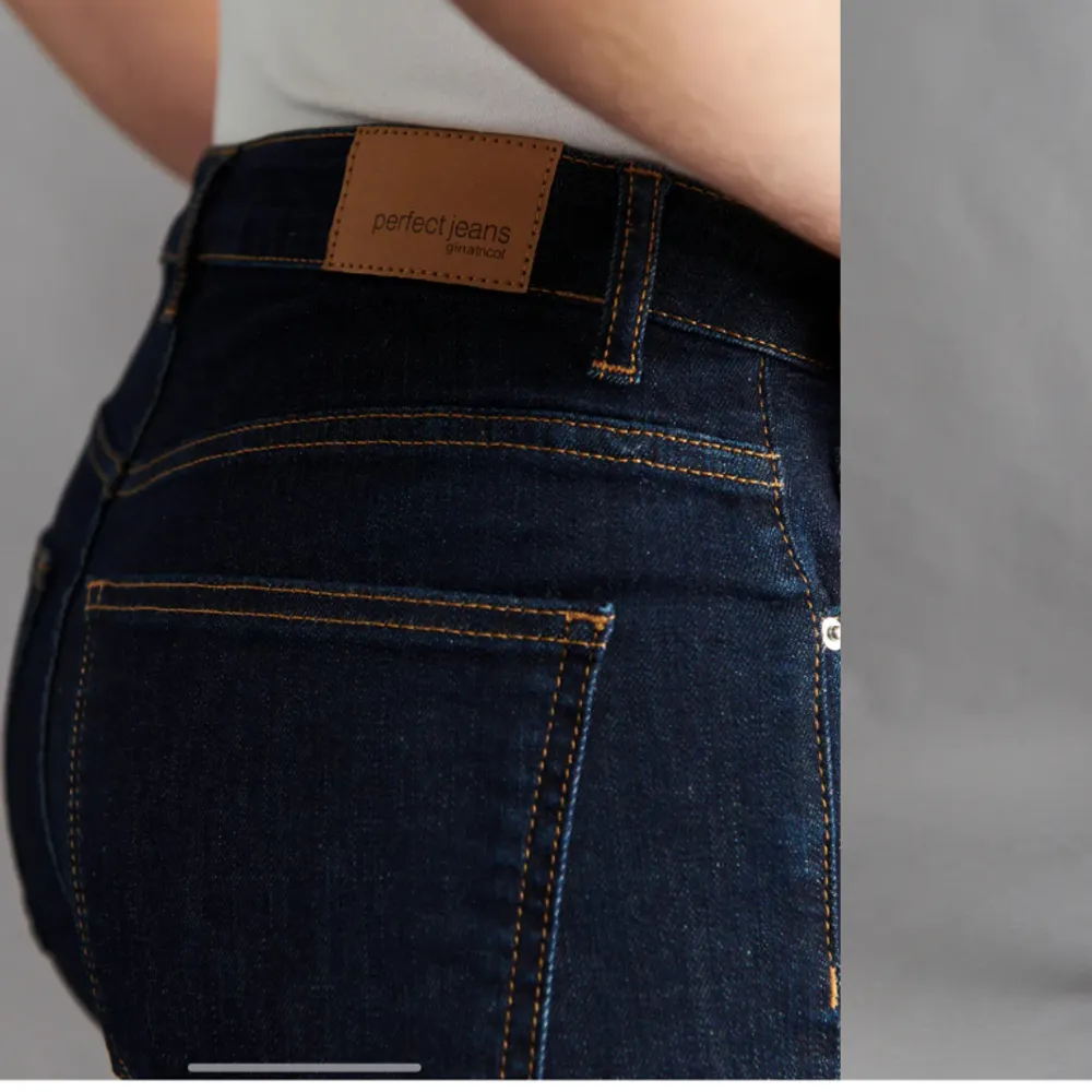 Bootcut jeans från Gina Tricot i storlek 32. Aldrig använda nypris 499kr. Jeans & Byxor.