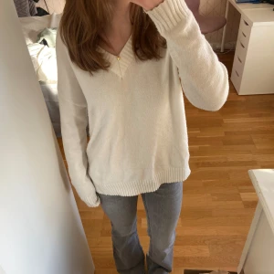 Vit stickad tröja från vila  - Supersöt vit stickad tröja från vila💕strl xs