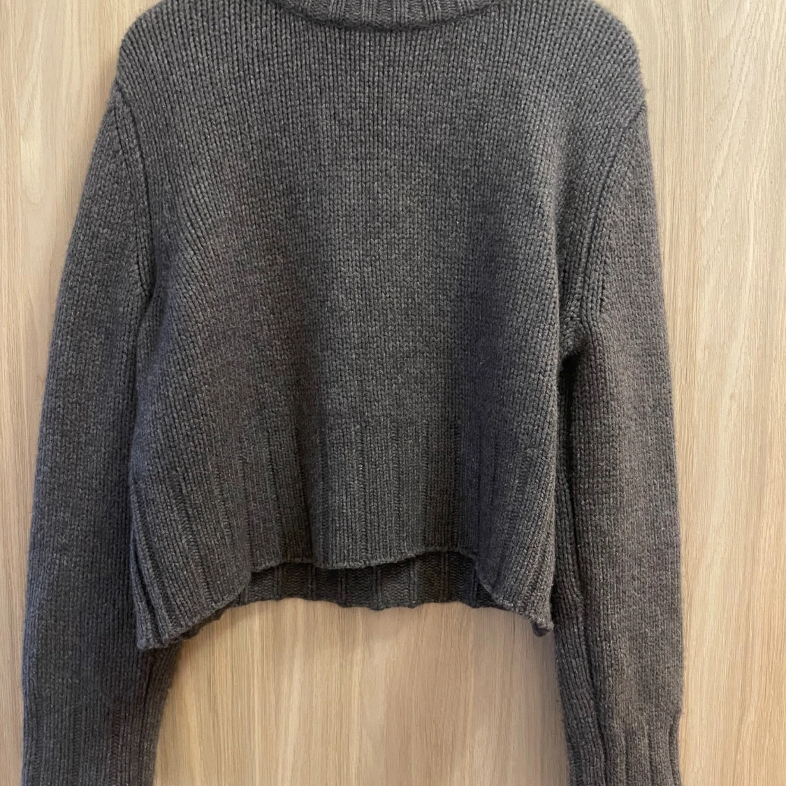 Girlfriend O-neck Soft Goat 100% cashmere tröja i strl M - 90