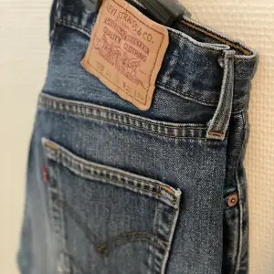 Fina Levis jeans i storlek W27 L34 🤍