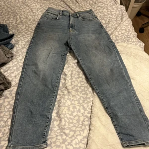 Jeans  - Jeans från Gina tricot. Använda 1 gång. Köparen står för frakten!😋
