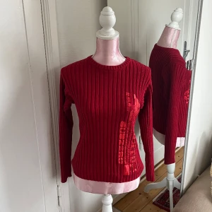 Tröja  - Stickad tröja med text 