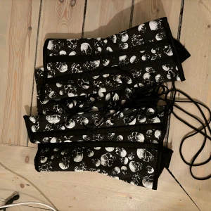 Döskalle topp - Super cool korsett med döskallar