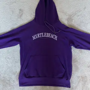 Lila hoodie köpt i USA, använd ett fåtal gånger! 💜