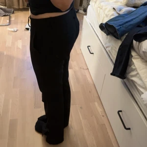 Kostymbyxor - Jätte fina kostymbyxor med slits, säljer pga förstora