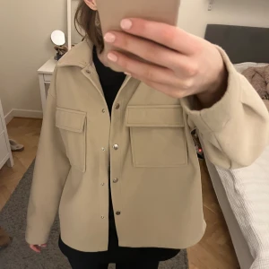 Gina jacka - Vårkappa från ginatricot i superfint skick🥰