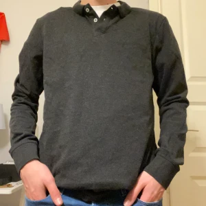 Långärmad piké/rugbytröja - Skick 9,5/10🔥 Hör av er vid frågor eller fler bilder