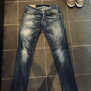 Dondup - Tjena!  Säljer nu dessa sjukt feta dondup jeans. Försiktigt använda och har fortfarande ett mycket bra skick.  Hör av dig i PM vid flera frågor!