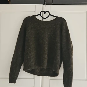 Mossgrön mohair/ull ttöja - Knappt använd, mjuk och skön
