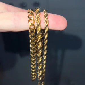 Armband o halsband guld platerad 18 k  - Bra kvalite använd nära gånger bara mer info skriv pris kan sänkas vid köp 