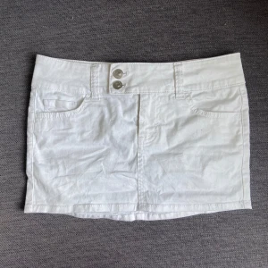 Minikjol - Säljer denna jättesnygga mini kjolen från hm ! Aldrig använd utan prislapp💗