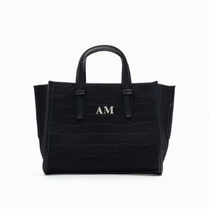 Customized väska - Säljer min oanvända customized väska ifrån zara. Helt ny i sin dustbag. Personlig med initialerna M.N