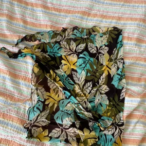 Bikini cover up - Knyte i sidan! Går också att göra om till halterneck topp Storlek M-XL